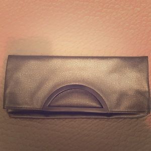 Chic Metallic clutch with metal handle